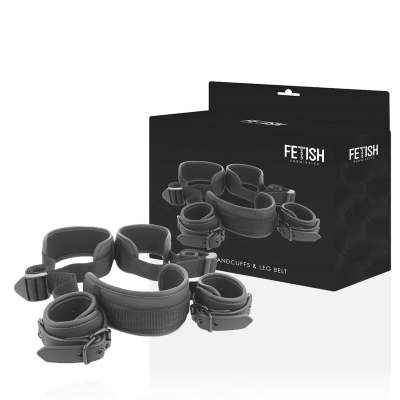 FETISH SUBMISSIVE - POSITION JAMBES OUVERTES AVEC MENOTTES DOUBLÉES EN NOPRÈNE -