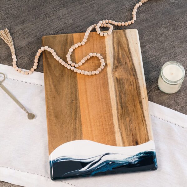 Planches à pain en acacia  -   Navy | White | Metallic - LYNN & LIANA