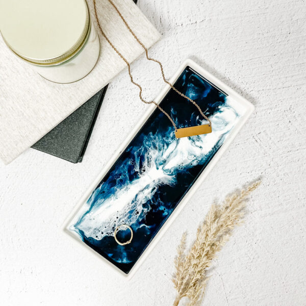 Petits plateaux en résine céramique  -   Navy | White | Metallic - LYNN & LIANA