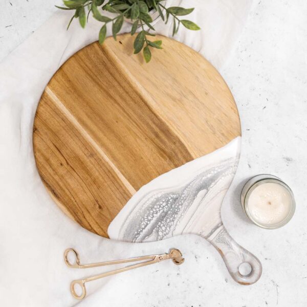 Planches rondes en acacia pour palettes de fromage  -  Marble  - LYNN & LIANA