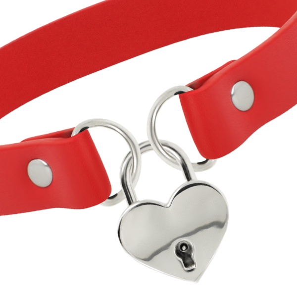 COQUETTE - CHIC DESIRE COLLIER EN CUIR VEGAN ROUGE AVEC ACCESSOIRE COEUR AVEC CL? - – Image 4