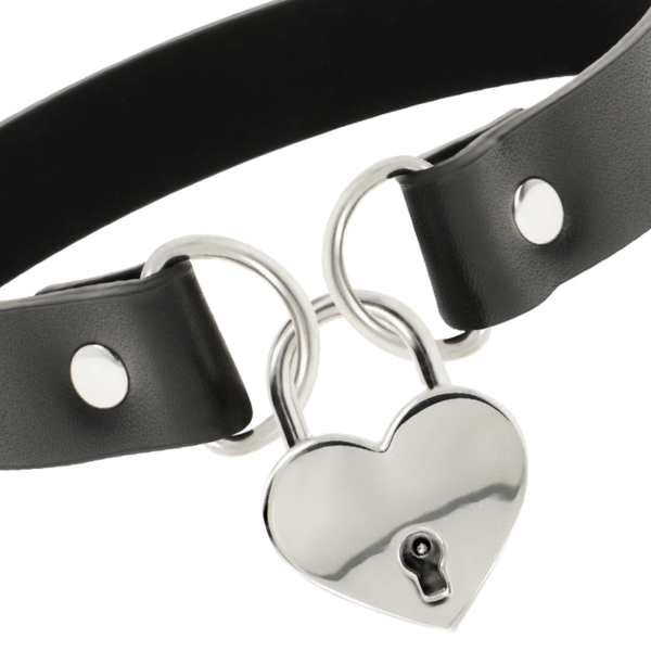 COQUETTE - CHIC DESIRE COLLIER EN CUIR VEGAN AVEC ACCESSOIRE COEUR AVEC CL? - – Image 4