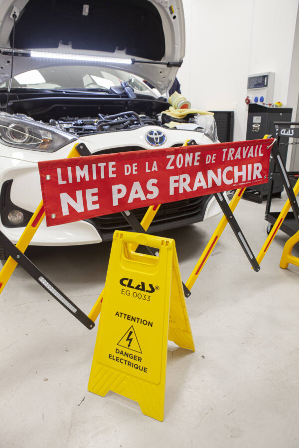Chevalet danger électrique - EG 0033 - CLAS Equipements – Image 4