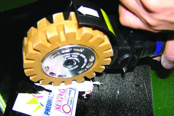 Brosseuse multi-service pneumatique - OP 1210 - CLAS Equipements – Image 4