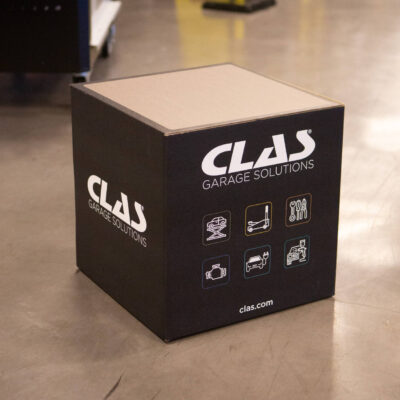 Presentoir podium carton alveolaire 400x400x400Presentoir podium carton alveolaire 400x400x400- PR 1500 - CLAS Equipements
