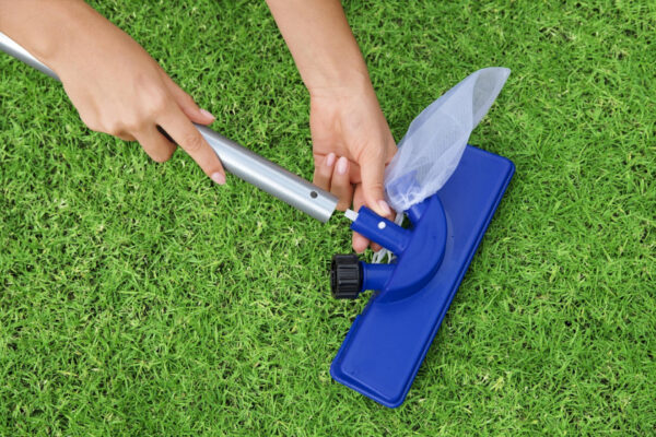 Pool maintenance Set de nettoyage de base avec manche télescopique bleu - Bestway – Image 6
