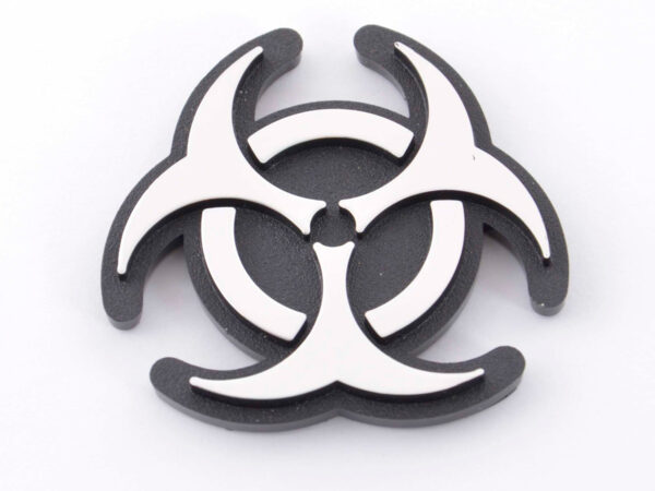 Autocollant chrome motif logo voiture 3D Radioactiv 52x52 mm chrome -