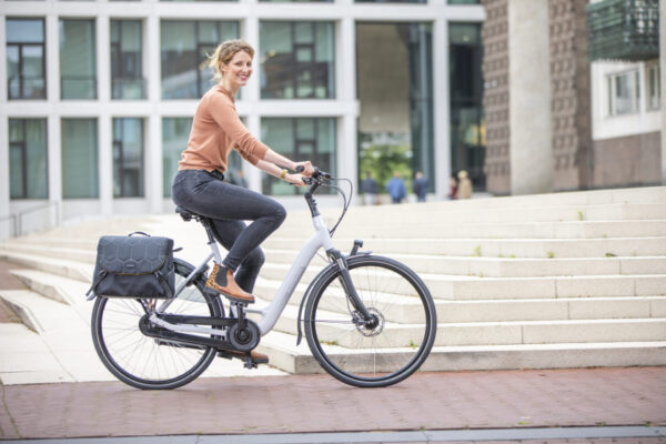 Sacs à bandoulière Mondi Joy Sac matelassé 18.5L noir - New Looxs – Image 6