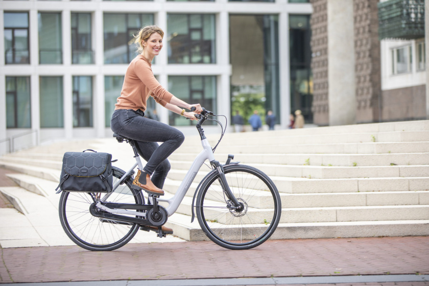Sacs à bandoulière Mondi Joy Sac matelassé 18.5L noir - New Looxs – Image 6