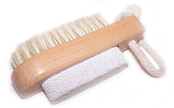 Gommage et grattage - Brosse et pierre- Vendu par 1