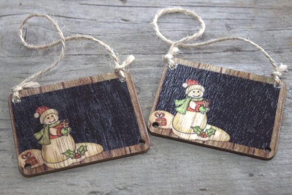 Pack de 2 décorations artisanales de Noël en bois - Bonhomme de neige- Vendu par 1 – Image 2