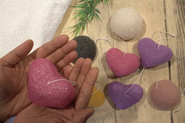 Éponge Coeur Konjac - Pêche- Vendu par 1 – Image 3