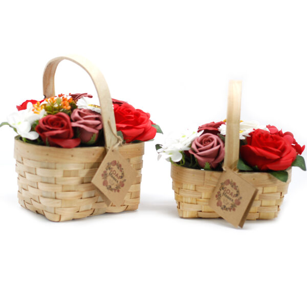 Bouquet rouge moyen dans un panier en osier- Vendu par 1 – Image 2