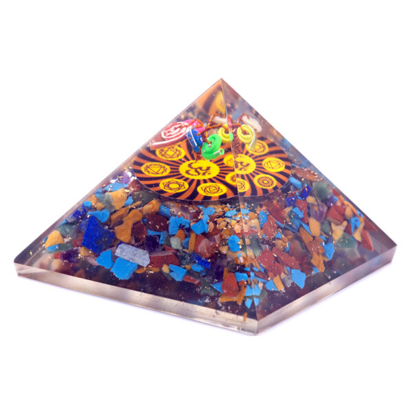 Pyramide d'Orgonite - Om Chakra - 70 mm- Vendu par 1