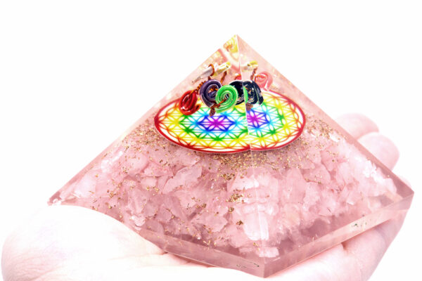 Pyramide Orgonite - Fleur de Vie Arc-en-Ciel Quartz Rose - 70 mm- Vendu par 1 – Image 2