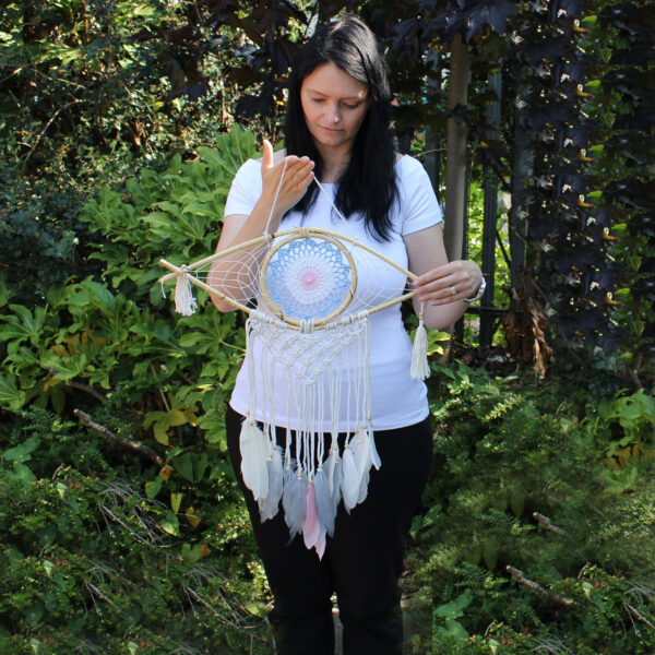Protection Dream Cather - Med Macrame Eye Bleu/Blanc/Rose- Vendu par 1 – Image 3
