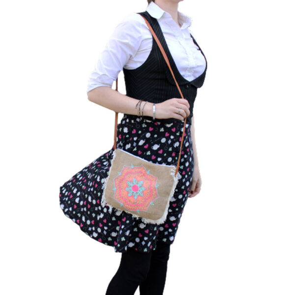 Sac Fab Fringe - Broderie Mandela- Vendu par 1 – Image 3