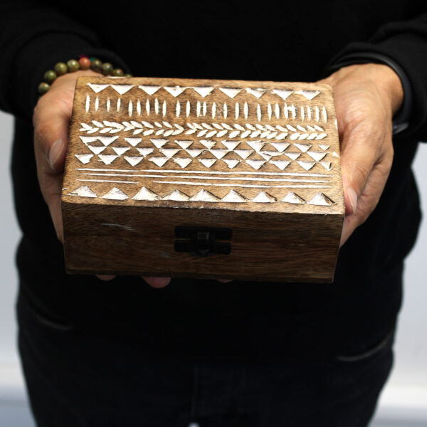 Boîte en bois lavé blanc - Design aztèque 6x4- Vendu par 1 – Image 2