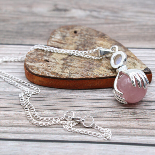 Pendentif Mains de Guérison en Pierres Précieuses - Quartz Rose- Vendu par 1 – Image 3