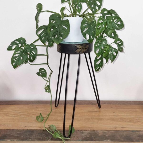 Support pour plantes en bois Albasia - Détail turquoise et doré- Vendu par 1 – Image 3