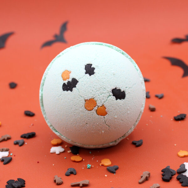 Bombe de bain d'Halloween à la noix de coco et au citron vert- Vendu par 1 – Image 2