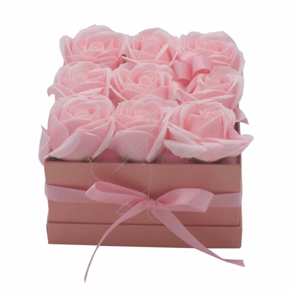 Bouquet cadeau de fleurs de savon - 9 roses roses - Carré- Vendu par 1