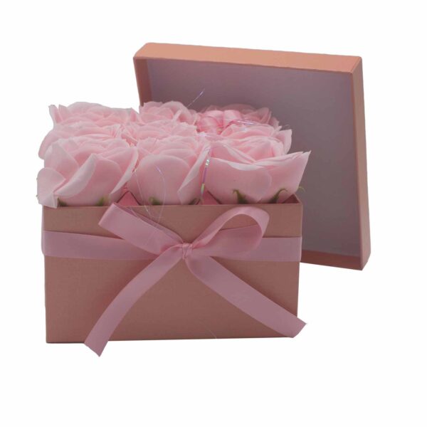 Bouquet cadeau de fleurs de savon - 9 roses roses - Carré- Vendu par 1 – Image 2