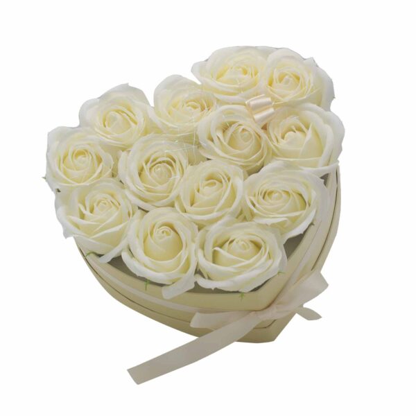 Bouquet cadeau de fleurs de savon - 13 roses crème - Coeur- Vendu par 1