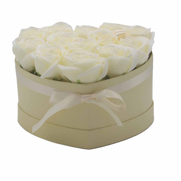 Bouquet cadeau de fleurs de savon - 13 roses crème - Coeur- Vendu par 1 – Image 4
