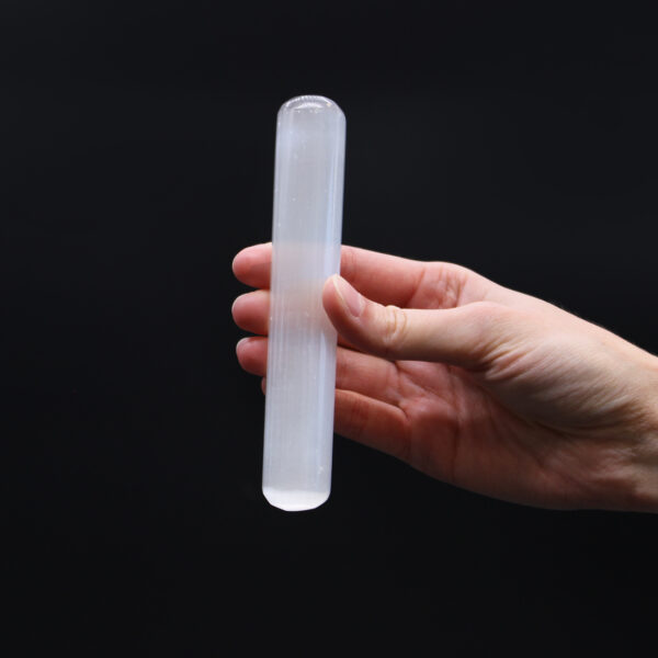 Baguette de sélénite - 16 cm (rond aux deux extrémités)- Vendu par 1 – Image 4