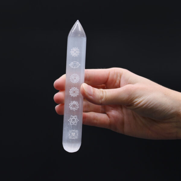 Baguette de sélénite - (Pointe à une extrémité) 7 Chakra (14-16 cm)- Vendu par 1 – Image 4