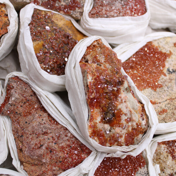 Spécimens minéraux -Vanadinite (environ 20 pièces)- Vendu par 1 – Image 4