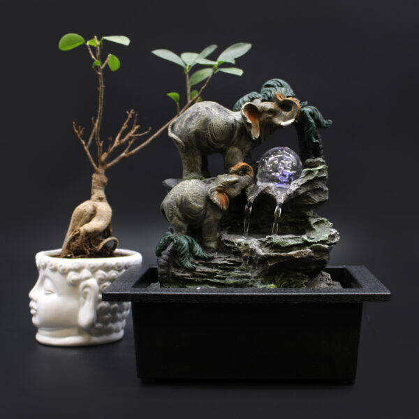 Fontaine d'eau de table - 30 cm - Famille d'éléphants- Vendu par 1 – Image 3