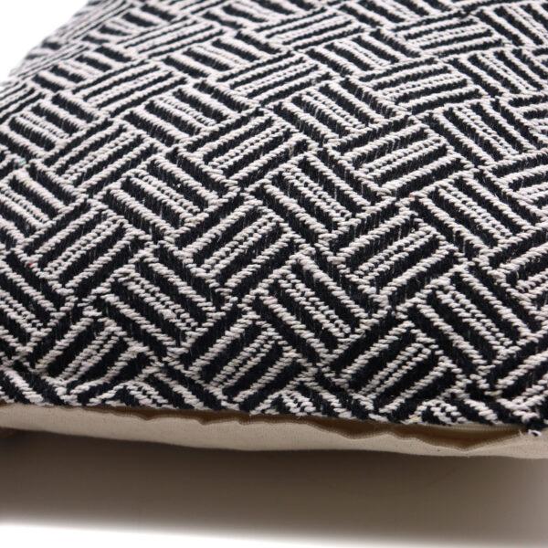 Housse de Coussin Classique - Criss-Cross Noir - 40x40cm- Vendu par 1 – Image 2
