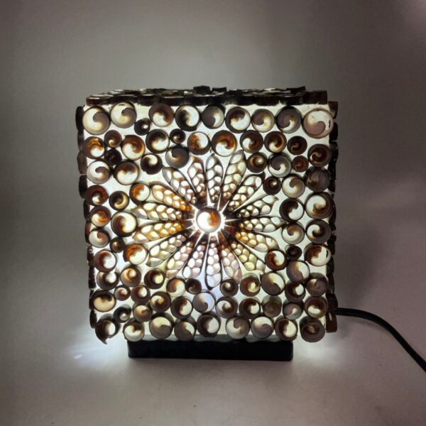 Lampe Coquillage Boho - Carré Torsadé Chocolat - 15 cm- Vendu par 1 – Image 4