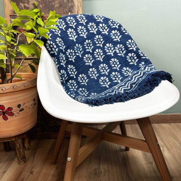 Plaid Indigo Fait Main - 170x120cm - Fleur de Chhota- Vendu par 1