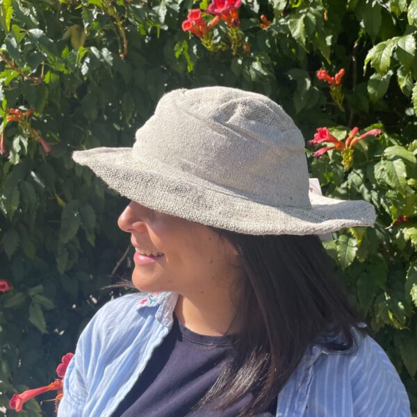 Chapeau de festival Boho en chanvre et coton tricoté à la main - Naturel- Vendu par 1 – Image 2