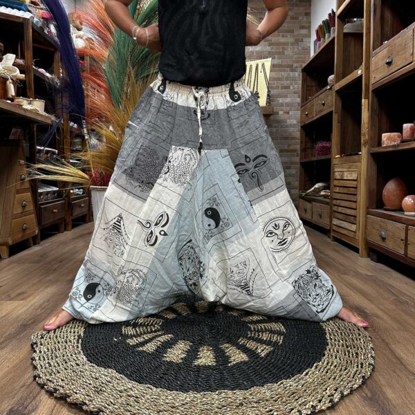 Pantalon de yoga et de festival - Aladdin Himalayan Print sur gris- Vendu par 1 – Image 2