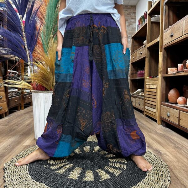 Pantalon de yoga et de festival - Aladdin Himalayan Print sur violet- Vendu par 1 – Image 3