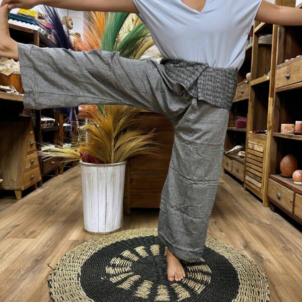 Pantalons de yoga et de festival - Mantra de mandala de pêcheur thaïlandais sur gris- Vendu par 1