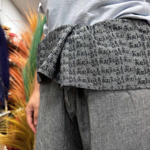 Pantalons de yoga et de festival - Mantra de mandala de pêcheur thaïlandais sur gris- Vendu par 1 – Image 3