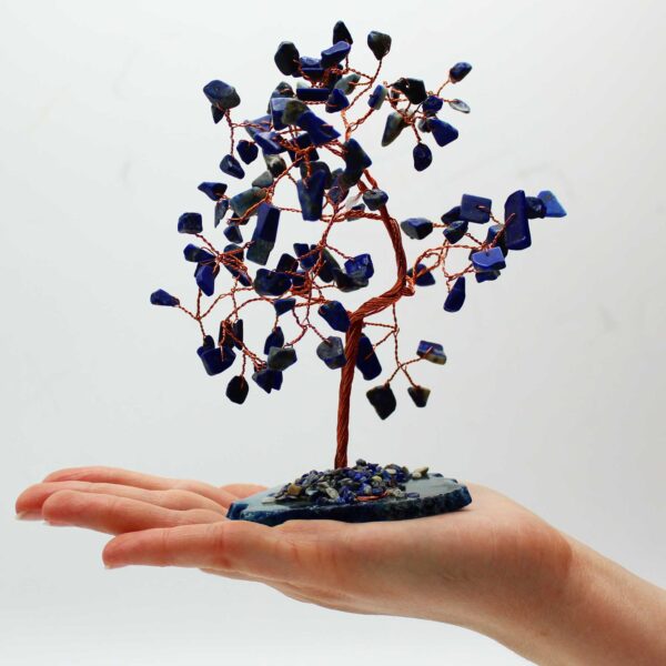 Arbre de pierres précieuses Lrg - Sodalite sur base d'agate bleue (100 pierres)- Vendu par 1 – Image 4