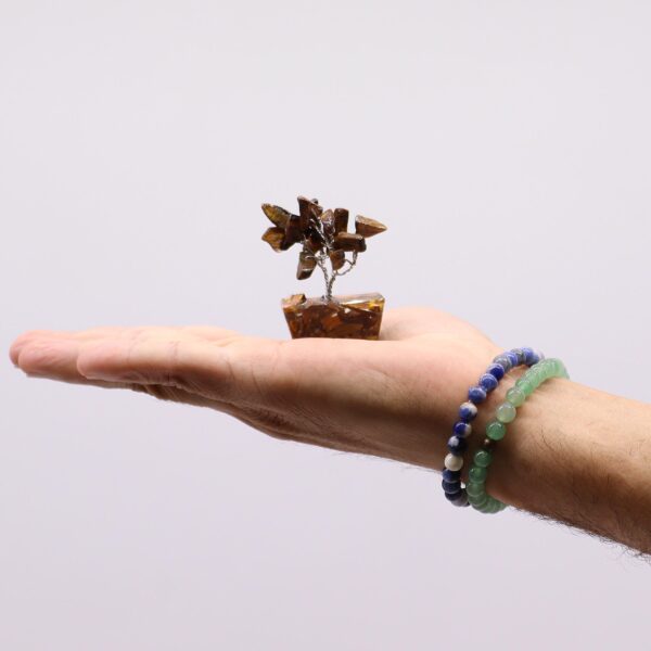 Boîte de 12 mini arbres de pierres précieuses sur base d'orgonite - Mélange assorti (15 pierres)- Vendu par 1 – Image 3