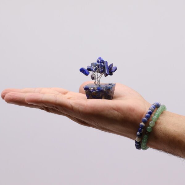 Mini arbres de pierres précieuses sur base d'orgonite - Sodalite (15 pierres)- Vendu par 1 – Image 4