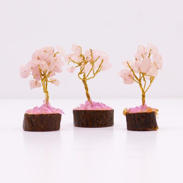 Mini arbres de pierres précieuses sur socle en bois - Quartz rose (15 pierres)- Vendu par 1 – Image 2