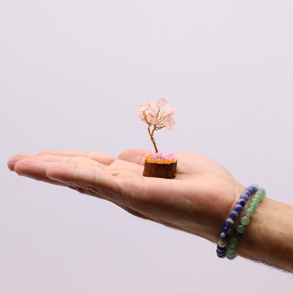 Mini arbres de pierres précieuses sur socle en bois - Quartz rose (15 pierres)- Vendu par 1 – Image 4