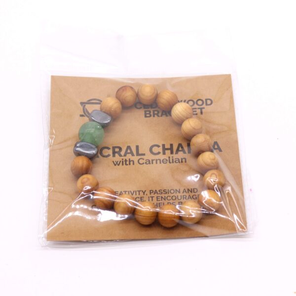 Bracelet chakra sacré en bois de cèdre avec aventurine- Vendu par 1 – Image 4