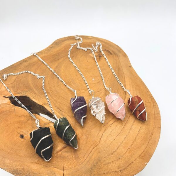 Pendule de pierres précieuses brutes - Quartz rose- Vendu par 1 – Image 2