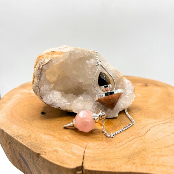 Pendule Pierre Précieuse à Facettes - Quartz Rose- Vendu par 1 – Image 2