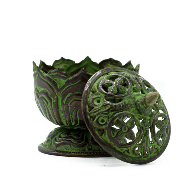 Brûleur d'encens tibétain Vert-de-gris en laiton - Petit Lotus- Vendu par 1 – Image 2
